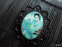 Broche Grande Blue Geisha