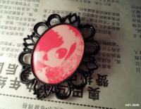 Broche Grande Red Blythe